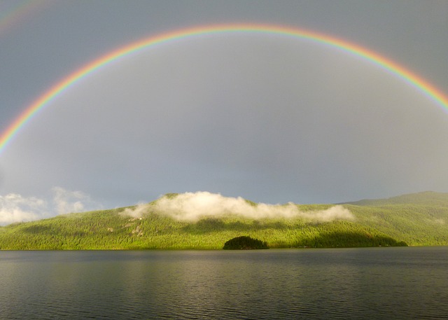 Datei:Regenbogen in Kanada.jpg
