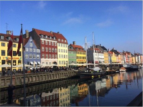 Datei:Kopenhagen, Nyhavn farbig.jpg