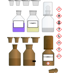 Chemikalienflaschen mit Beschriftungen