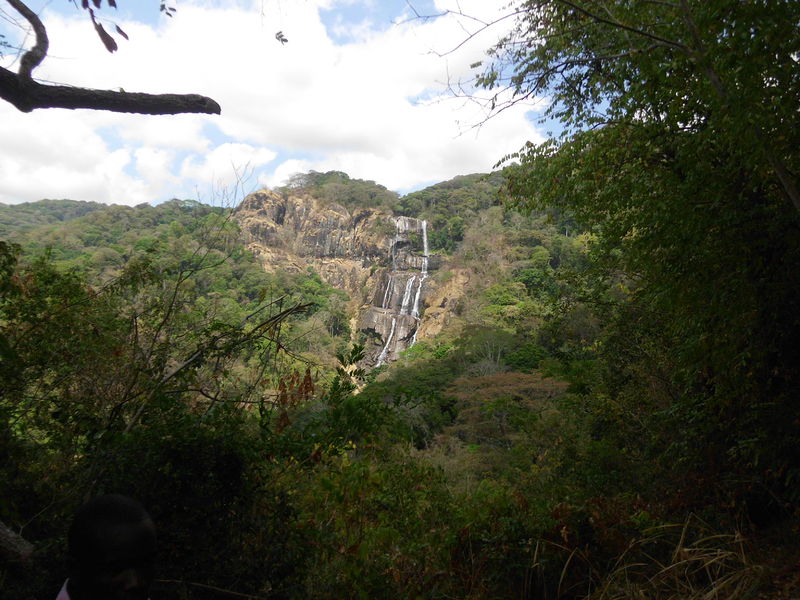 Datei:Njokamoni-Wasserfall.JPG
